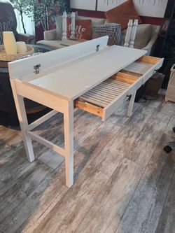 Desk/chair
