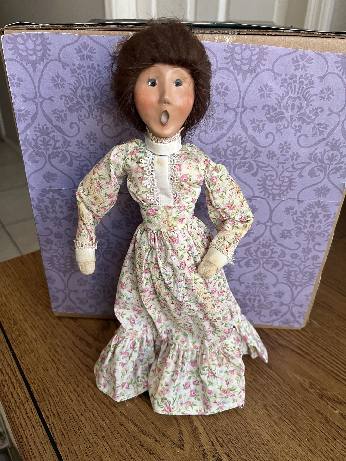 Vtg Byers Choice Caroler Country Woman Floral Dress Christmas 2004 13”Doll