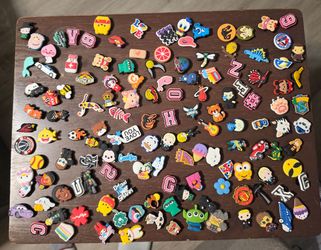 CROC CHARMS LOT