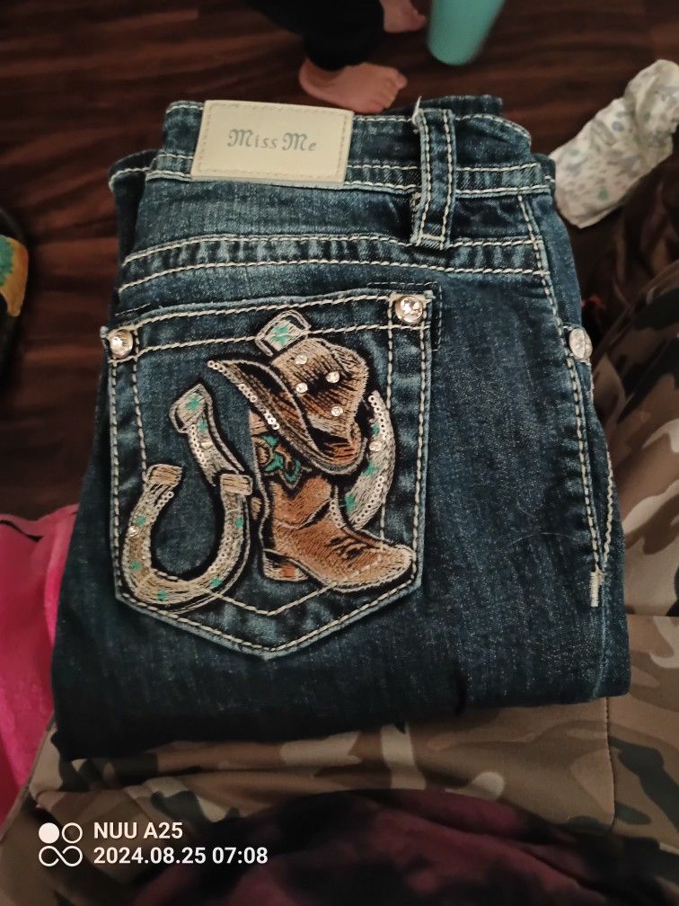 Miss Me Size 25 Like New