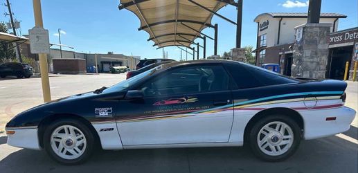 1993 Chevrolet Camaro condition: good cylinders: 8 cylinders drive: rwd fuel: gas odometer: 115,350 paint color: black title status: clean transmissio