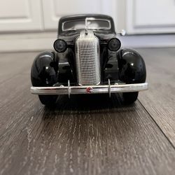 Diecast 1/18 scale 1936 PONTIAC COUPE Deluxe Black Signature Models 