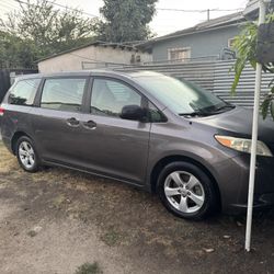 2010 Toyota Sienna