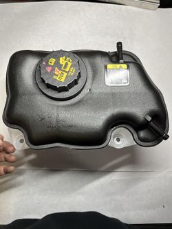 LA Zona Auto Parts 2011 to 2014 Ford Mustang 3.7 5.0 Coolant Overflow Reservoir Deposito Desbordamiento