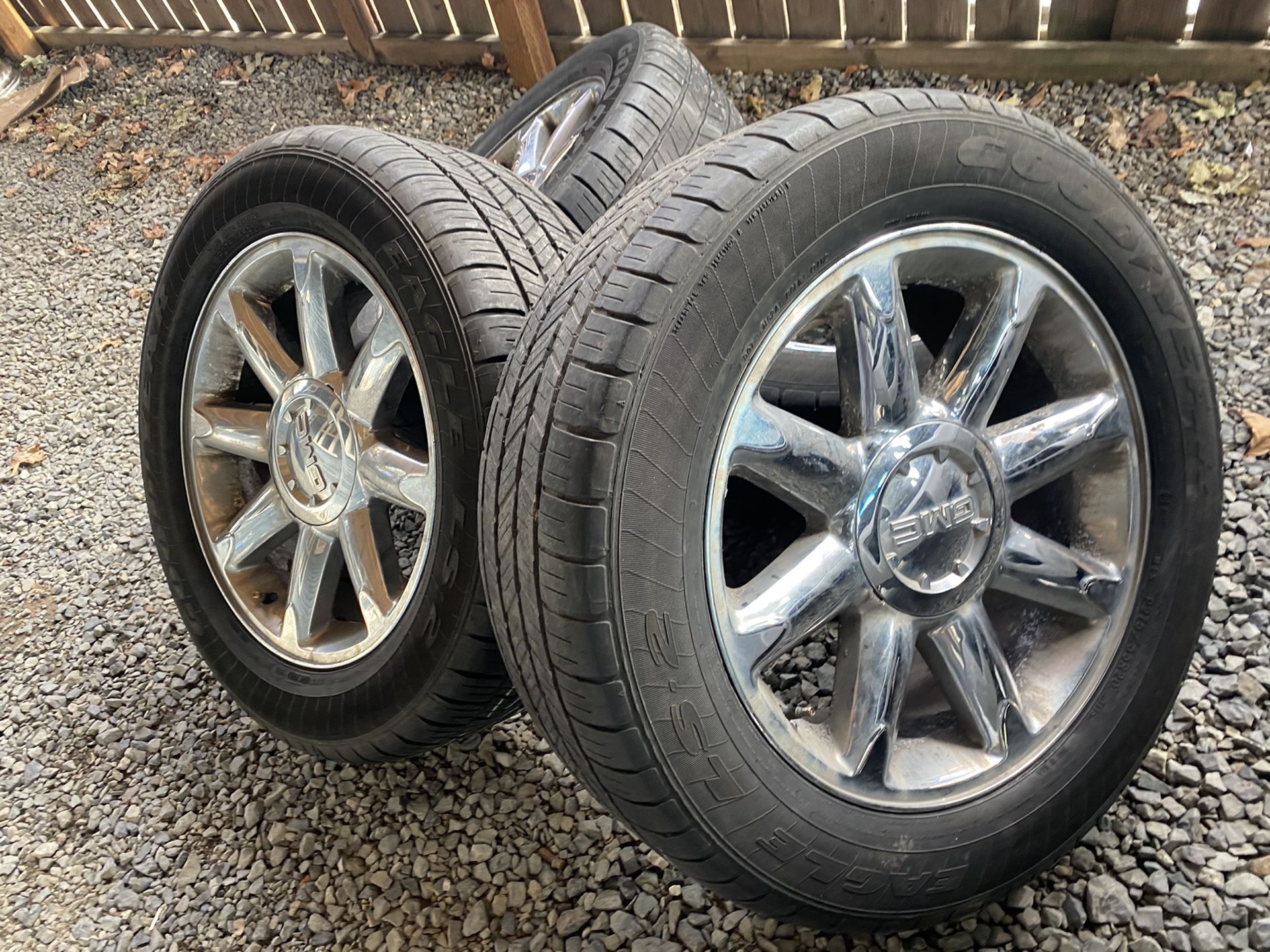 Gmc Denali Yukon oem wheels and tires 20