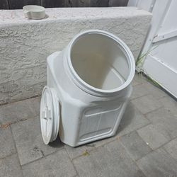 Dog food storage container
