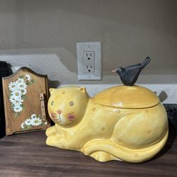 Vintage cat cookie jar with bird (Debbie Mumm)