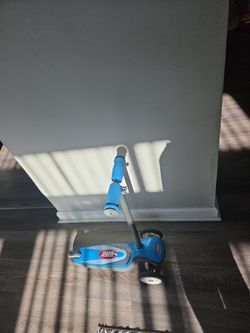 Radio Flyer Kids Scooter Blue