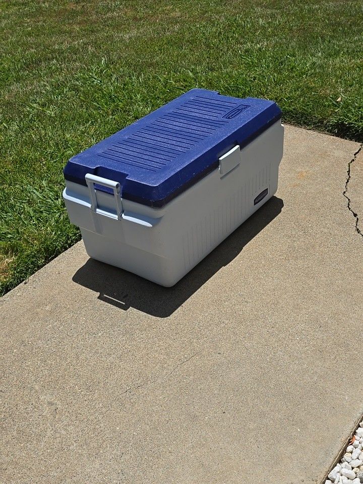 Rubbermaid Ice Chest 