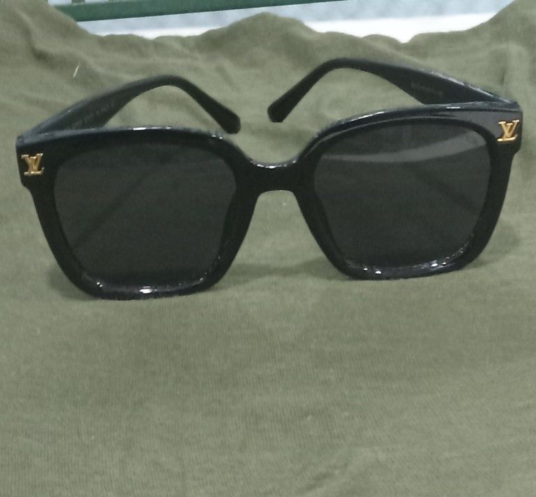 Louis Vuitton Women's Sunglasses 😎