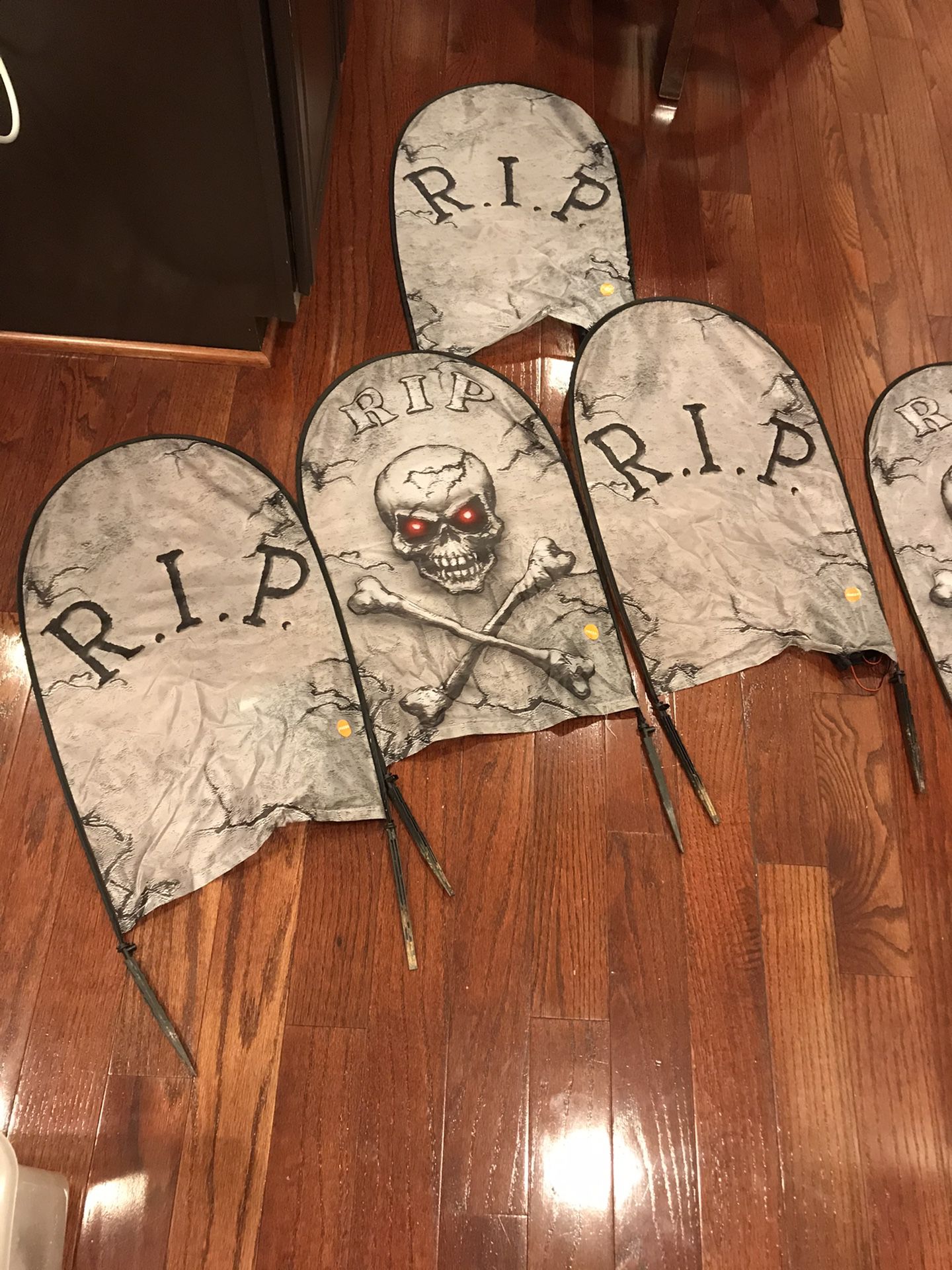 5 Halloween tombstones