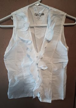 Adobe Rose White Sleeveless Button-up Sz Med $10 MPU SERIOUS INQUIRIES ONLY 
