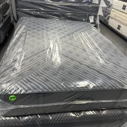 QUEEN SIZE SIMMONS BEAUTYREST BLACK SERIES 1 (EXTRA-FIRM) MATTRESS & BOX SPRING BED SET