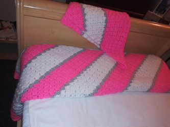 Twin crochet blanket w/pillow throw