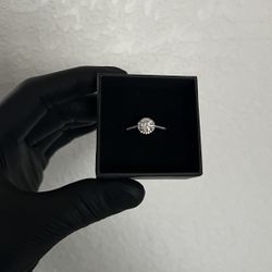 VVS1 Moissanite engagement ring
