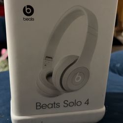 Beats Solo 4 