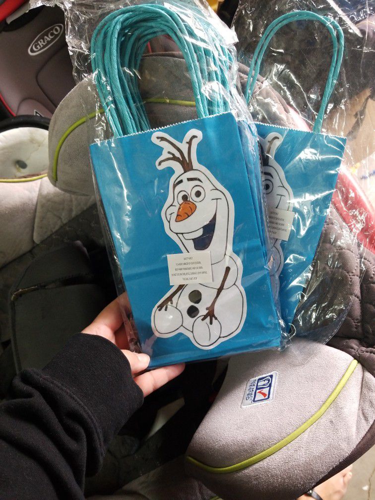 13 Olaf Goodie Gift Bags
