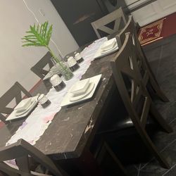 Black Table/with Chairs