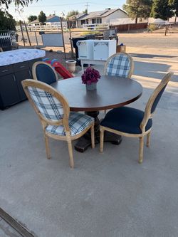 Round Pedestal Dining Table with 4 Chairs
