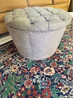 FREE STORAGE OTTOMAN