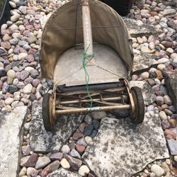 Antique Craftsman Push Mower With Grass Catcher (in Working Condition)