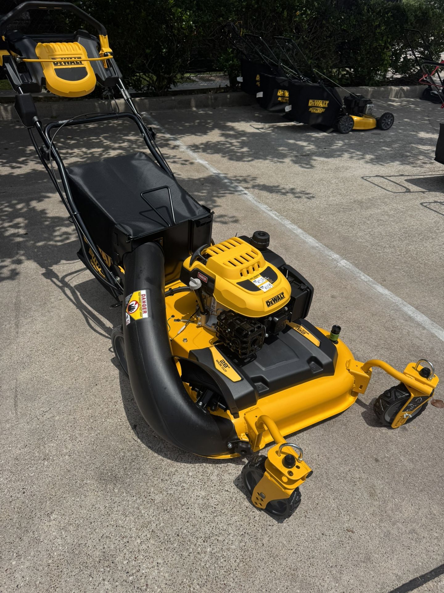 Dewalt 28” Self Propelled Commercial Lawnmower