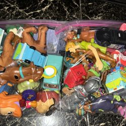 Two Large Bags Full Of Nothing But Scooby Doo Stuff  