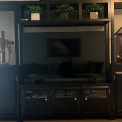 Ashley’s Black Entertainments Center 