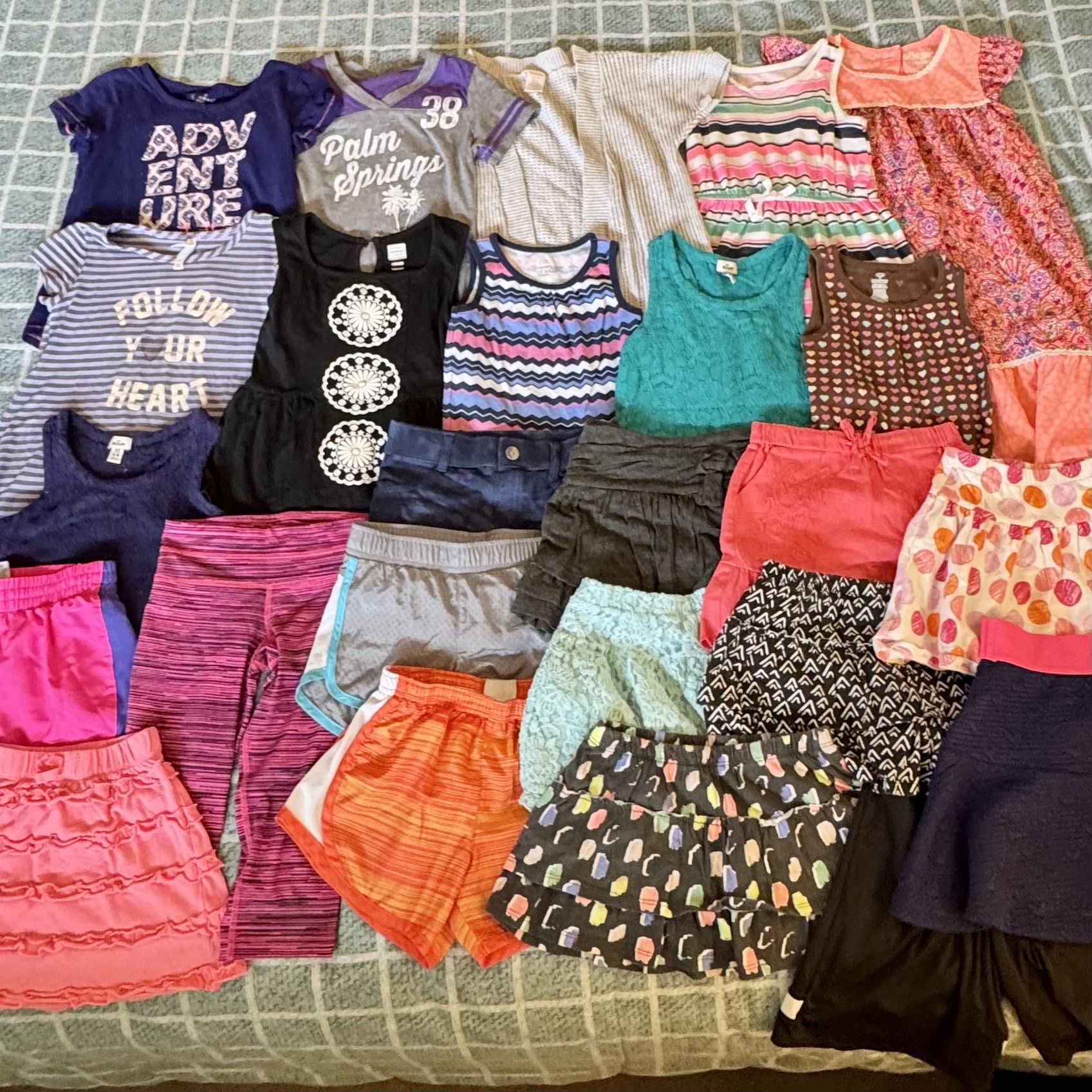 Lot of 25 Girls Items (size S/4-6)