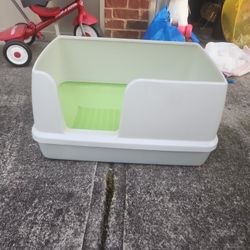 Litter Box XL Size Brand Breeze , Excellent System.