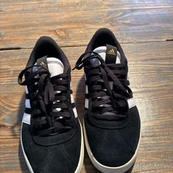 Women’s 8.5 Adidas VL Court 3.0  Shoes- Wore Once Outside