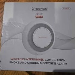 X-Sense Wireless Interconnected Combination Smoke and Carbon Monoxide Detector - XP01-W, 3-Pack