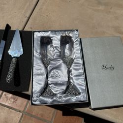 Wedding Champagne Toasting Glass Flutes and Cake Cutting Set