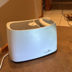 Honeywell 800  1,1 Gallon Humidifier Is 