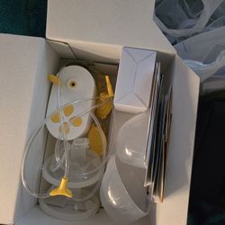 2 Breast Pumps 