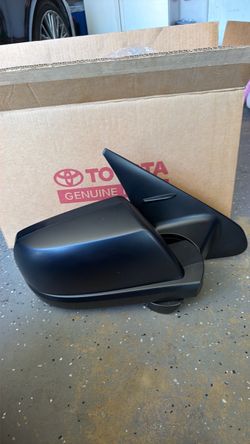 Genuine Toyota Outer Rear View Mirror Assembly (Right Hand / Passenger Side).