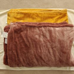 Moving sale! Comfortable Double-Layer Flannel Blanket