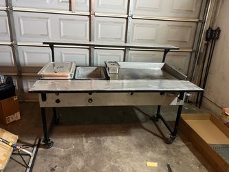 Combo Propane grill, 3 tables and 11 stools