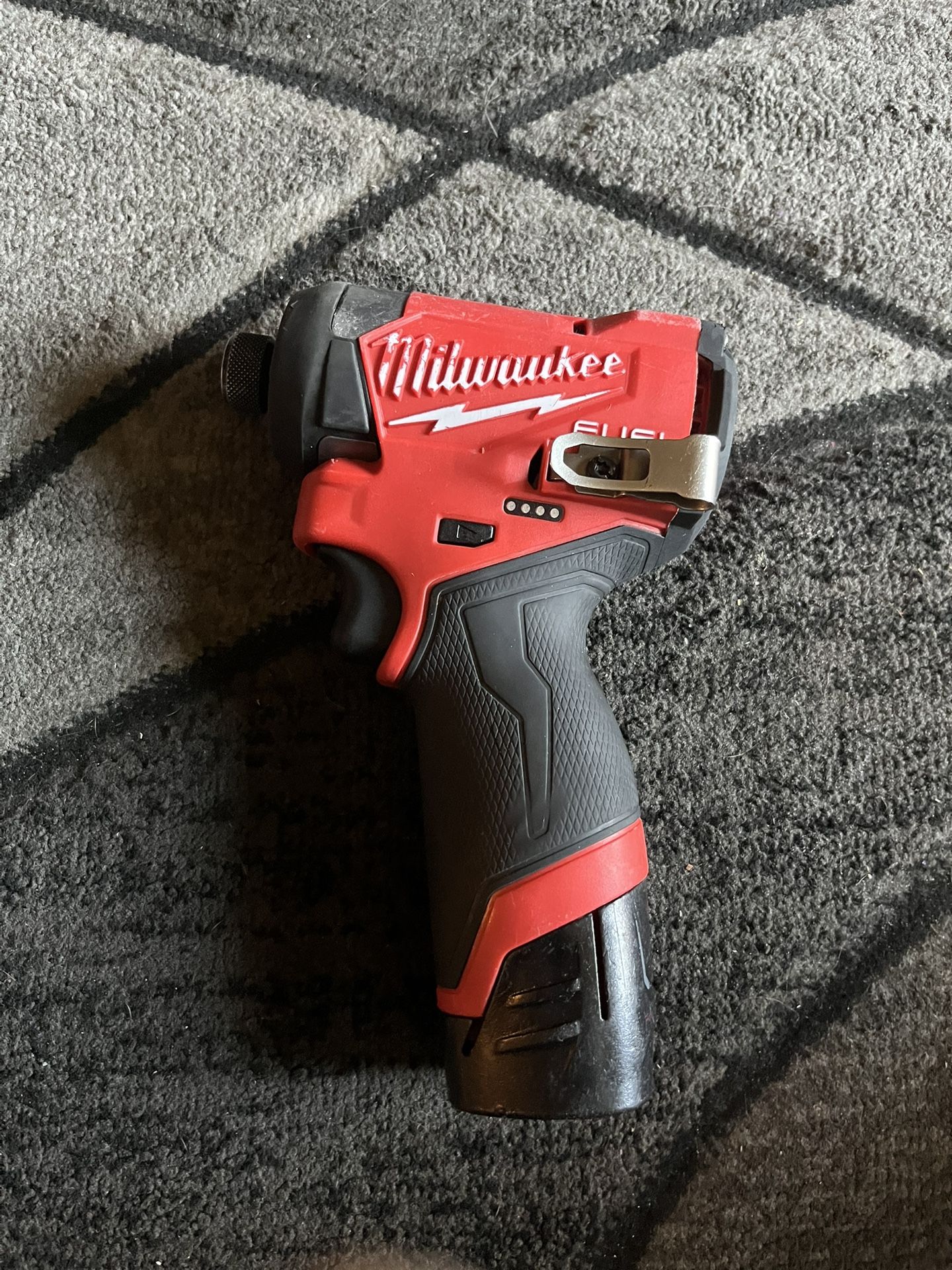 Milwaukee Impact Driver 1/4 HEX W/ Batterie