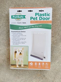 PetSafe Plastic Pet Door Medium (01- 40-lb) White Plastic Door