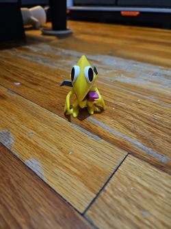 Yellow Rainbow Friends Figure 