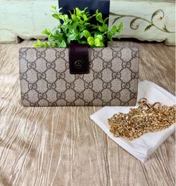 Gucci Long Wallet With COA and Chain.