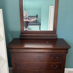 Dresser