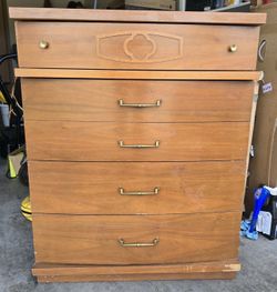 Vintage 4 drawer dresser by Bassett Furniture