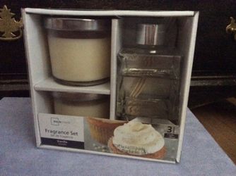 Fragrance set vanilla 2 candles and 1 diffuser