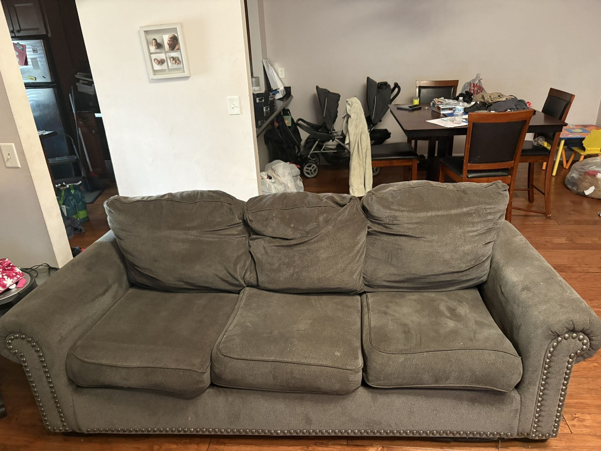 Free Sofa And Love Seat