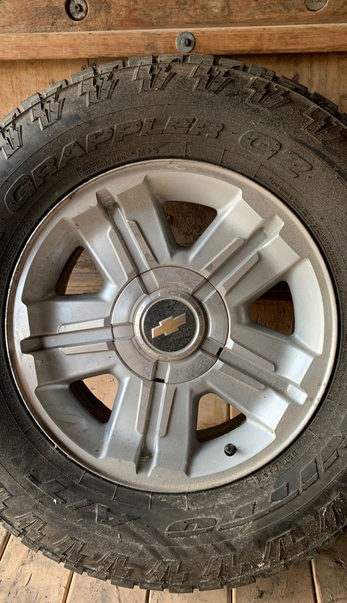 Oem 6 lug Chevy wheels for Sale in Nescopeck, PA OfferUp