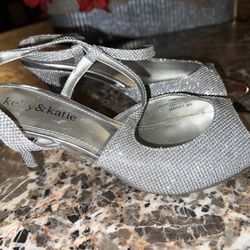 Kelly&Katie adorable sparkly open-toe heels Size 6 