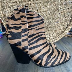 Rebel Wilson Sam Black & Brown Tiger Print Calf Hair Western Bootie Sz 7M