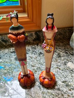 Thanks giving wooden figurines